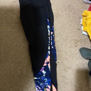 Black leggings with floral design and pockets
